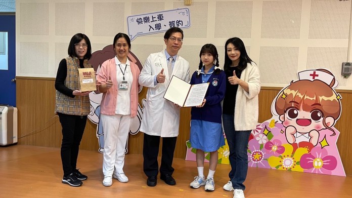 新生醫專與恩主公醫院合作 開辦公費護理專班 79 圖說二:恩主公醫院副院長吳長晉、護理部主任蔡玟純和人資室主任王碧娥親臨現場,參 0