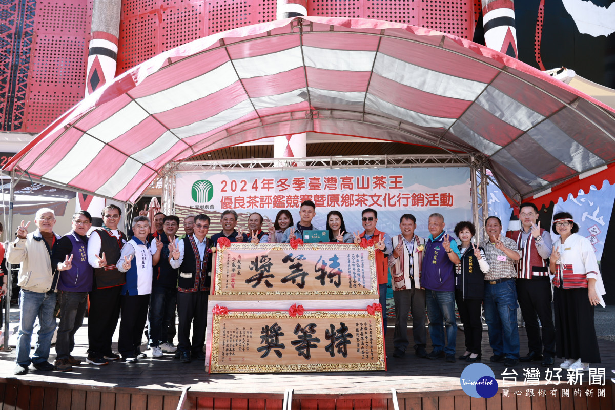 頒獎表揚仁愛高農四健作業組的5名同學,於四健競賽B組榮獲全國一等獎,肯定及鼓勵校內指導老師及參賽學生的努力。