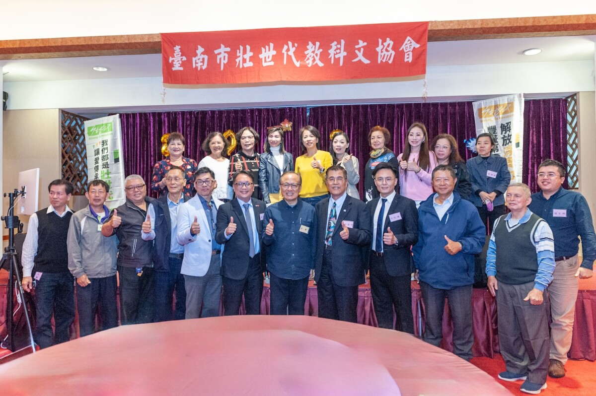 壯世代院長吳春來(前排中)、臺南壯世代理事長 (前排右四)，共同歡迎新會員成為推動壯世代理念的生力軍