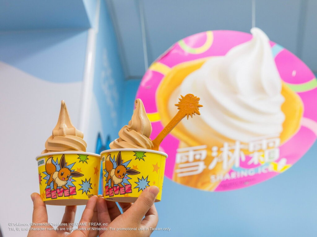 限定冰品除有萌度爆表的伊布圖樣紙杯外，活動期間只要購買兩件雪淋霜，即可加贈伊布造型湯匙一支