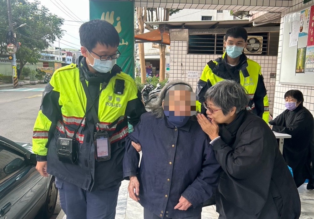 「昭和6年」出生老婦迷路 警建議至社會局申請愛心手鍊 205 248241207a01