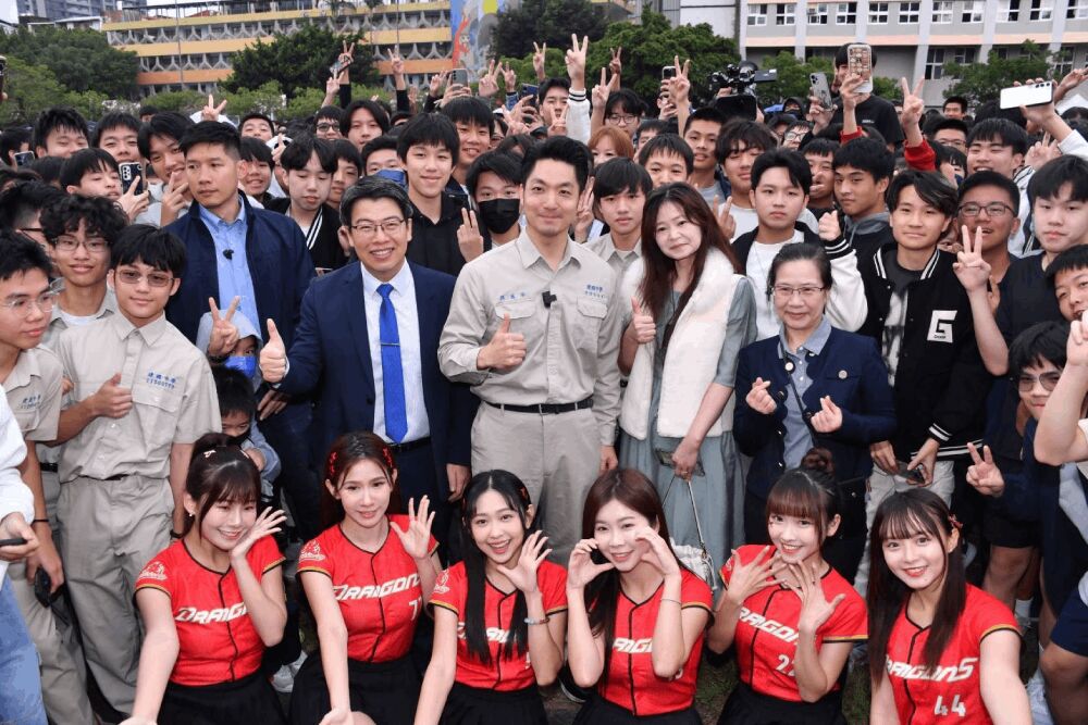 穿回建中制服顯年輕 蔣萬安幽默談家庭趣事 206 照片來源:台北市政府