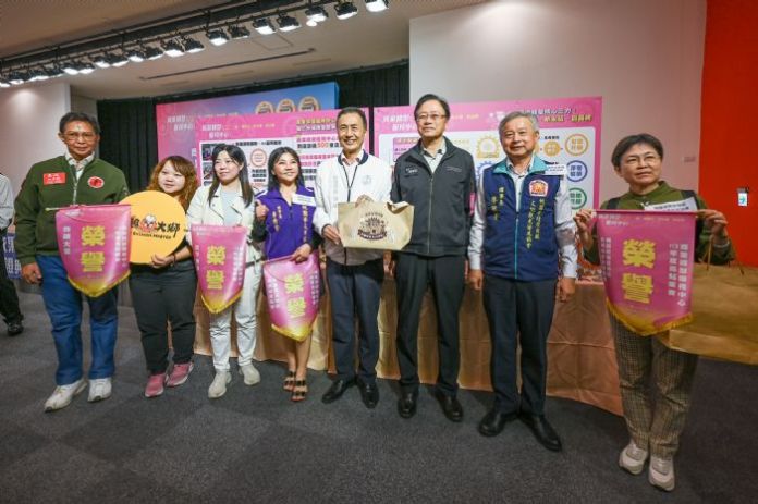 桃園商業轉型成果揭曉 星級友善店家與亮點業者獲表彰 76 20241206192316496