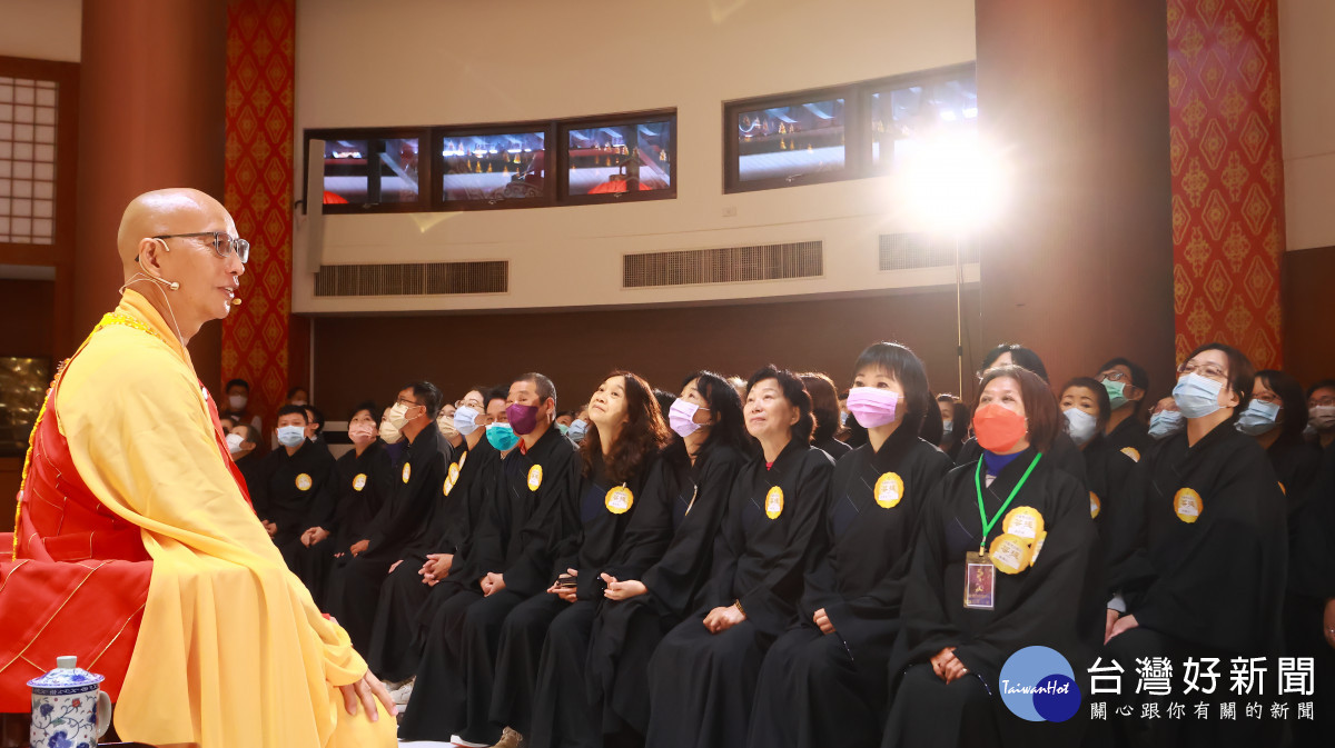 「華嚴經柱裝臟大典」法儀圓滿後,靈鷲山大康法師開示。(圖由靈鷲山佛教教團提供)