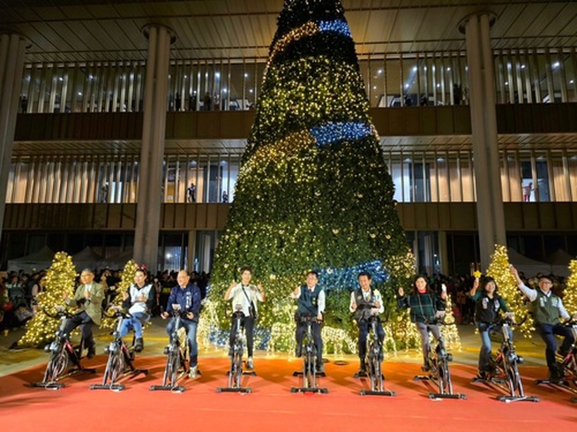 台南新總圖聖誕樹首次綠能點燈