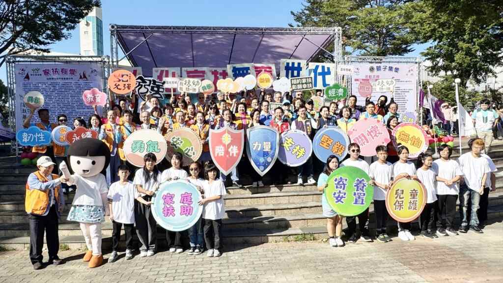 ▲彰化家扶歲末寒冬耶誕愛心園遊會，溫暖照亮1700戶弱勢家庭。（記者林明佑攝）