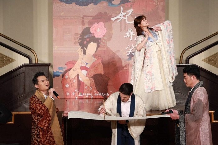 左起郭耀仁壽王、周厚安李白、夏宇童楊貴妃、林斌高力士,共同演出詩仙李白揮灑筆墨的橋段 1024x683
