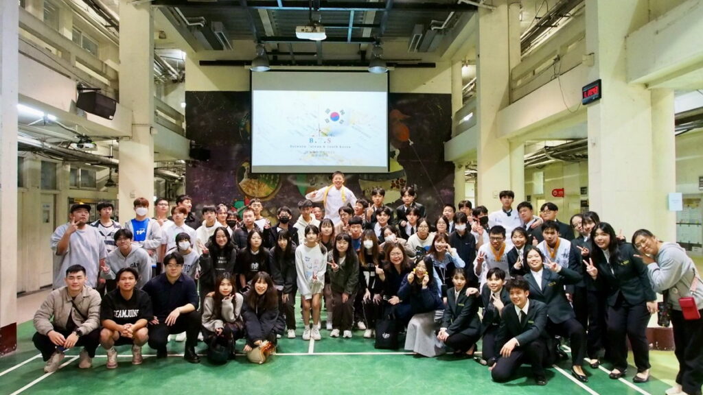 開平餐飲國際部學生辦理韓國國際週,展現與韓國國際廚藝學校師生交流成果。開平餐飲學校/提供