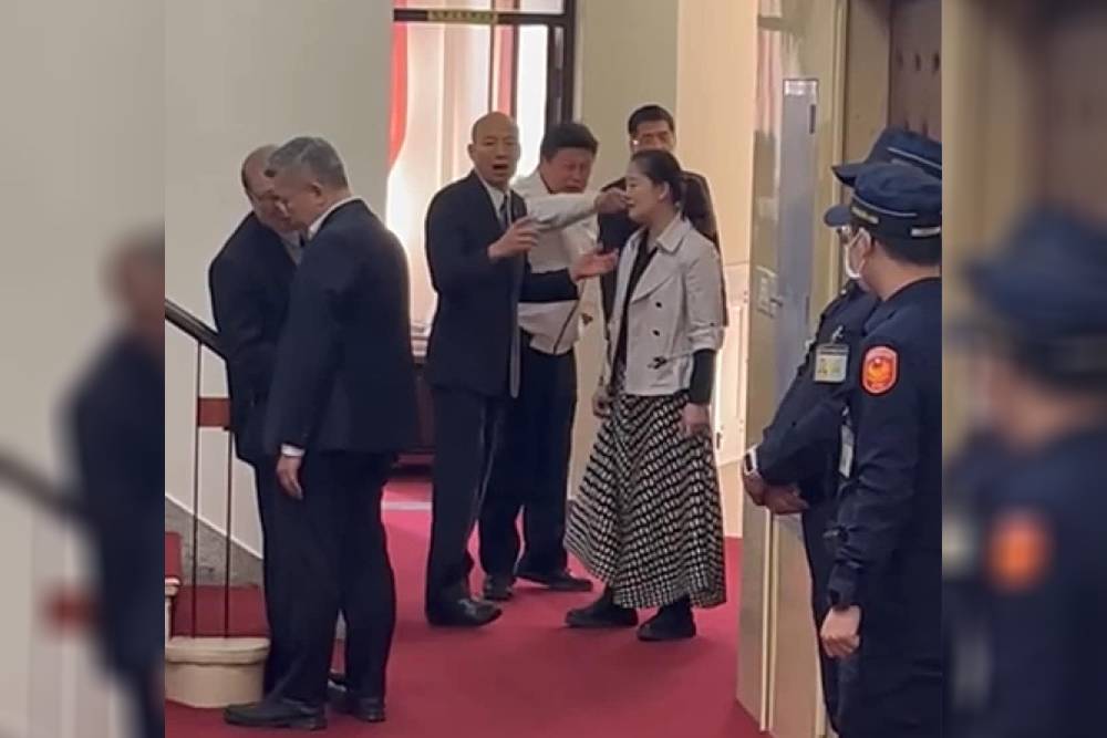 柯建銘嗆傅崐萁搞霸凌 揚言下周院會將為民主奮戰 250 柯建銘嗆傅崐萁搞霸凌 揚言下周院會將為民主奮戰 249