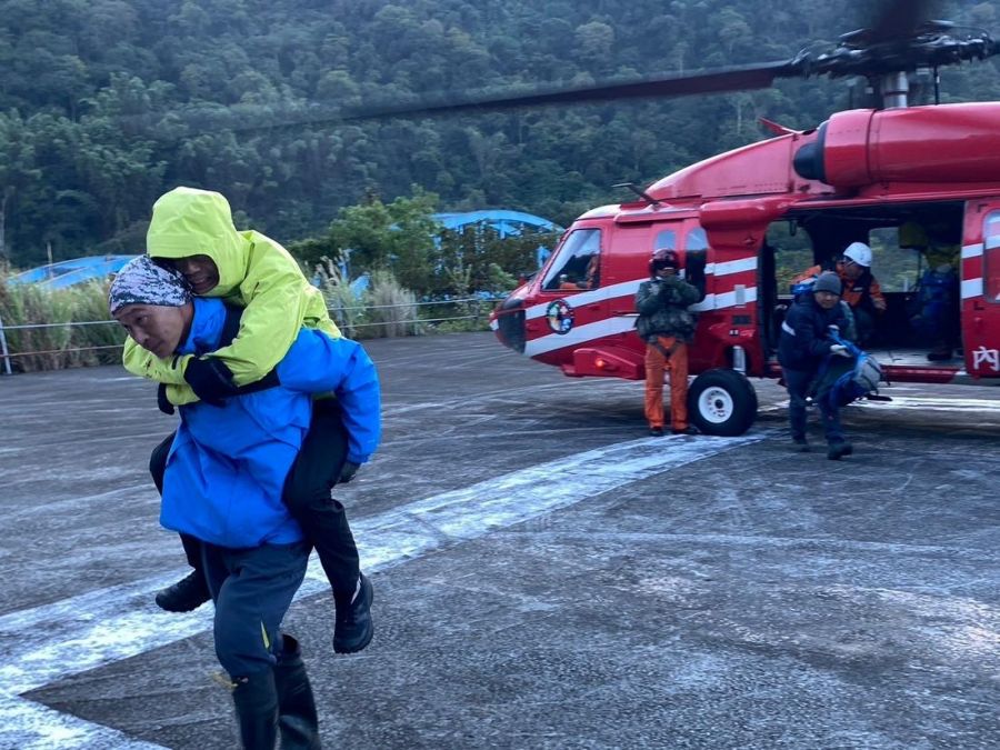 八通關山西峰摔傷案 登山民眾獲救援送醫