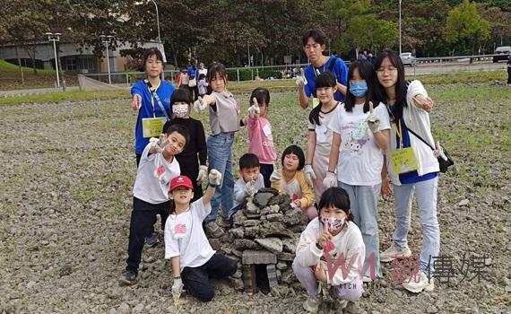 農村生活體驗營  小學童遊戲、控窯樂其中