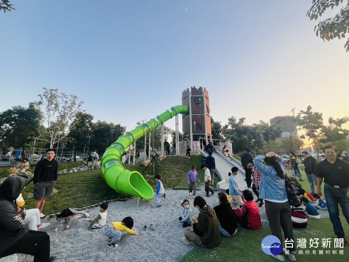 南興公園全新升級！「大樹原野遊戲場」完工開放探索