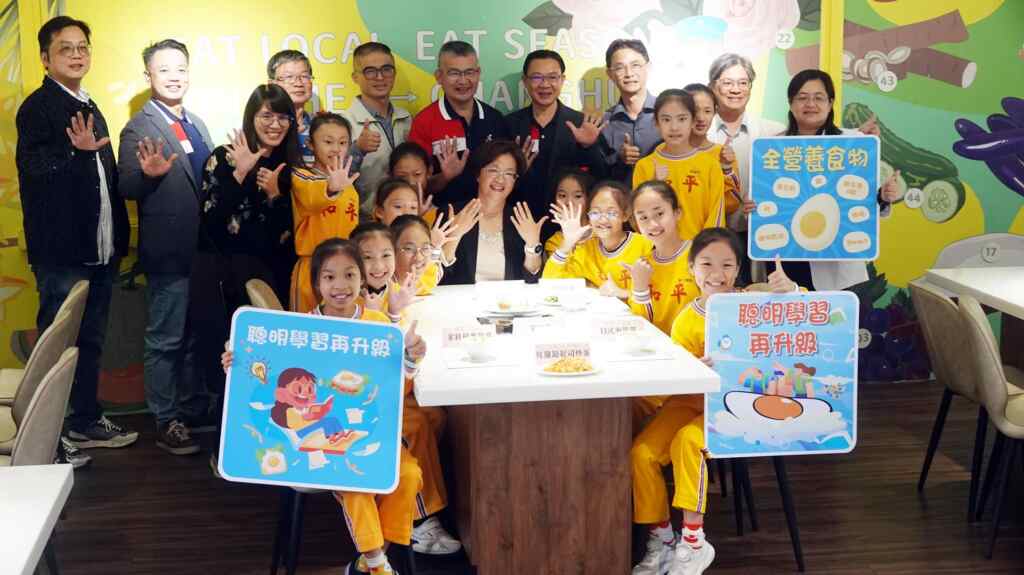 ▲為了提升學童健康與學習力，同時支持地方產業發展，彰化縣政府攜手專家學者，推動「好蛋的進擊，健康聰明再升級！」校園午餐營養計畫，今日在平和國小舉行新聞發布會。（記者林明佑攝）