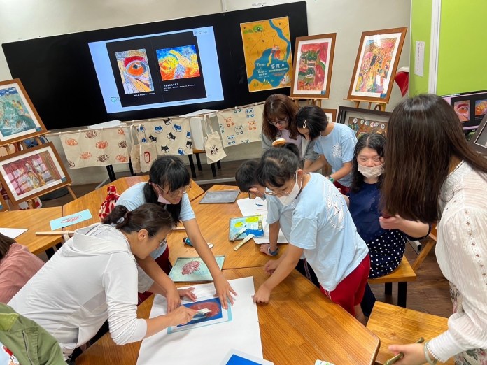 平鎮山豐國小美術班聯展登場 展現學子藝術回憶 78 112132 0