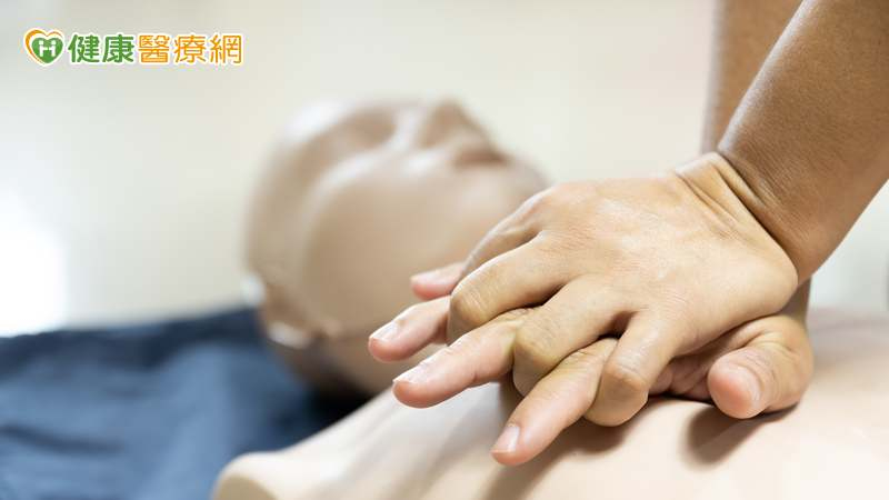女性心臟驟停如何做CPR?會被當性騷擾?澳專家破解CPR迷思