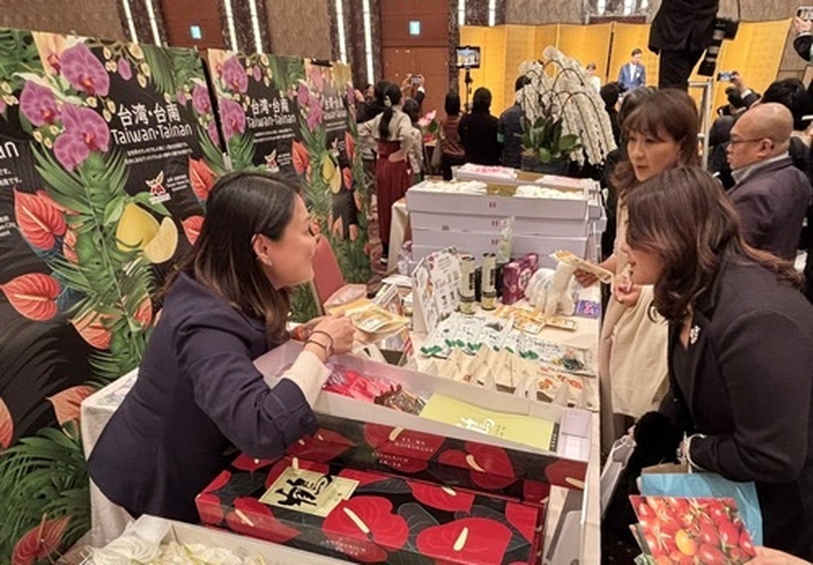 台南蘭花火鶴花首度參展東京國際花道博覽會轟動