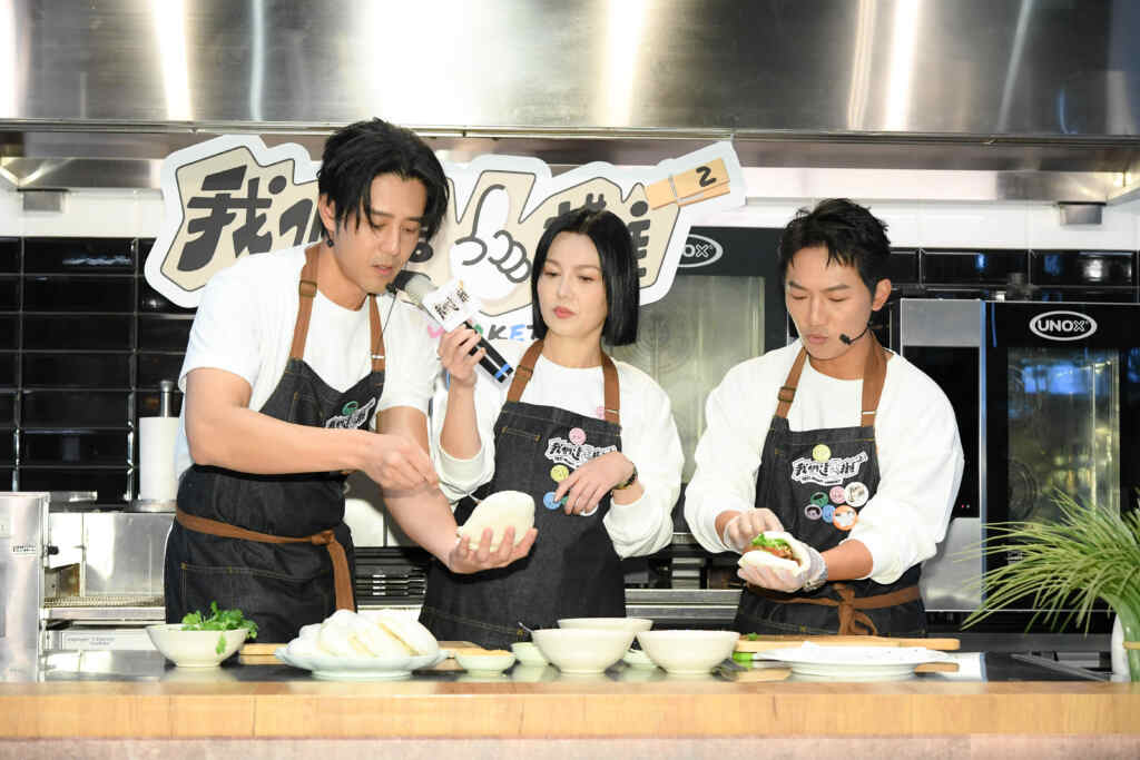 ▲《我們這一攤2》胡宇威續當大廚要求高意見多就煩躁，苗可麗夜市洗碗粉絲求她「罵我好嗎？」。（三立提供）
