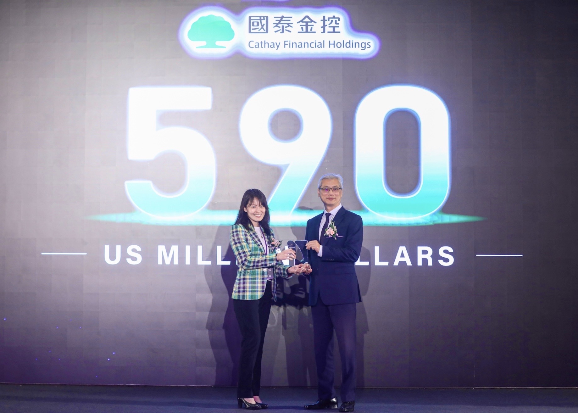 富邦金前11 月EPS 10.03 元居冠！國泰金7.44 元居次金控獲利一表秒懂