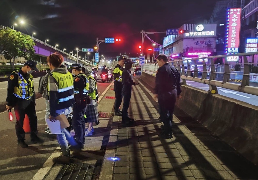 板橋警監強力掃蕩改裝車21件 最重懲處註銷牌照 197 248241210a09