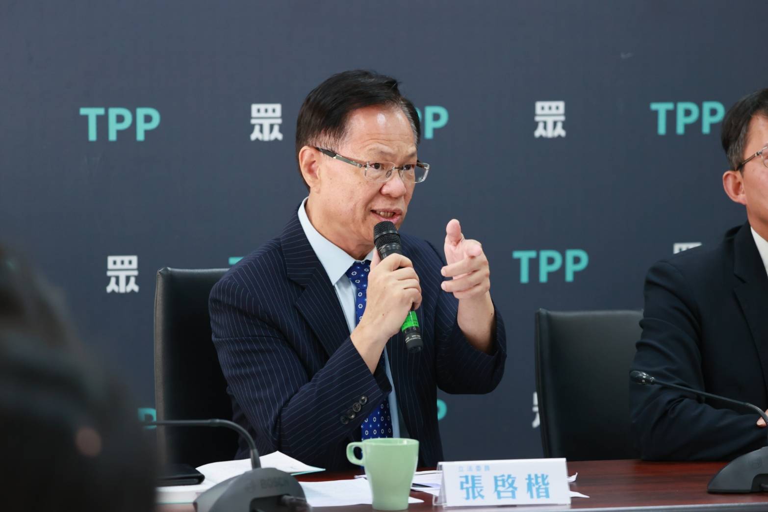 張啓楷表示,民進黨嘴上說「反戒嚴」,卻反對讓戒嚴更透明、更受控,難不成是真的想留著這套機制,以備不時之需?(圖/張啓楷國會辦公室)
