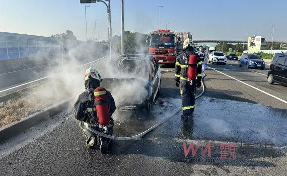 國道1號中山高火燒車驚魂!女駕駛跳車逃生 真是千鈞一髮