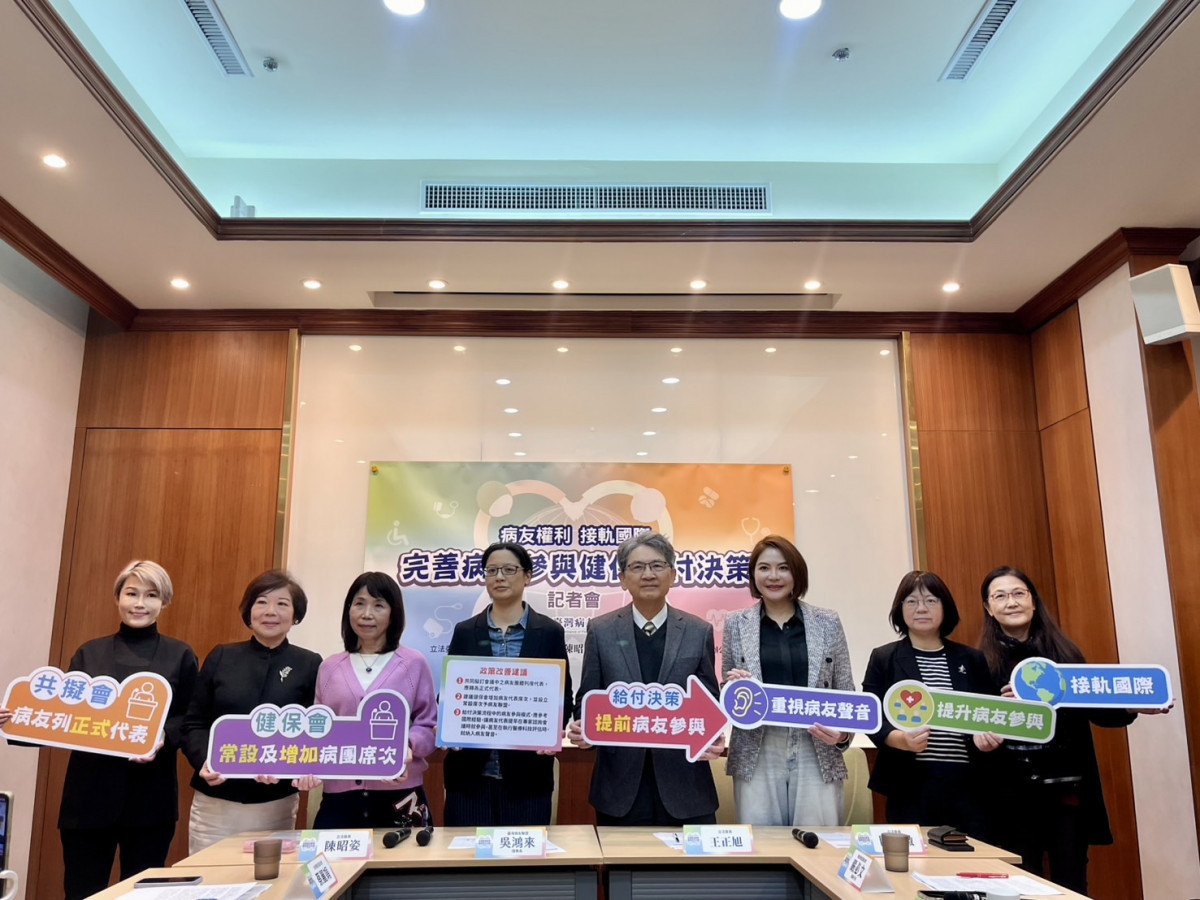 大合照由左至右-台灣年輕病友協會潘怡伶理事長、台灣癌症基金會蔡麗娟副執行長、立法委員陳昭姿、臺灣病友聯盟吳鴻來理事長、立法委員王正旭、立法委員陳菁徽、癌症希望基金會 嚴必文副執行長、健康效果暨醫療科技教育聯盟楊雯雯秘書長。