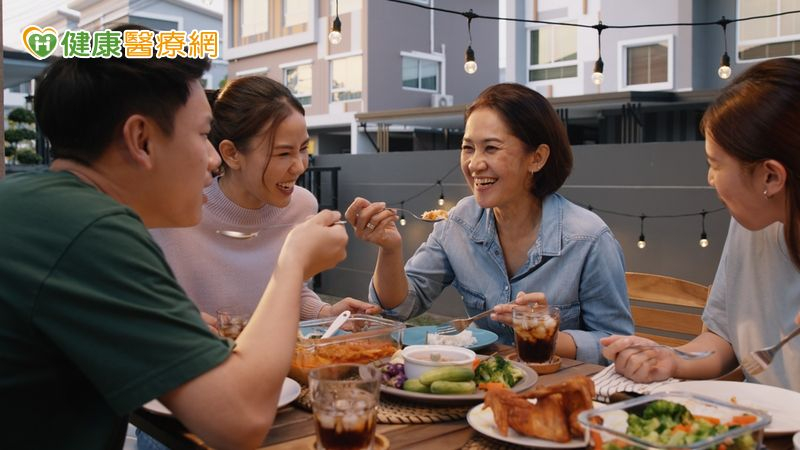 年終聚餐,小心「這1嗜好」壞了健康! 國健署提改善作法