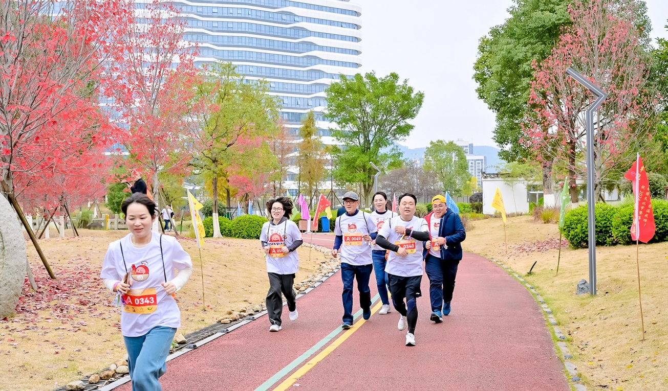 ▲參賽者們努力完成路跑活動。(圖/台商優市網提供)