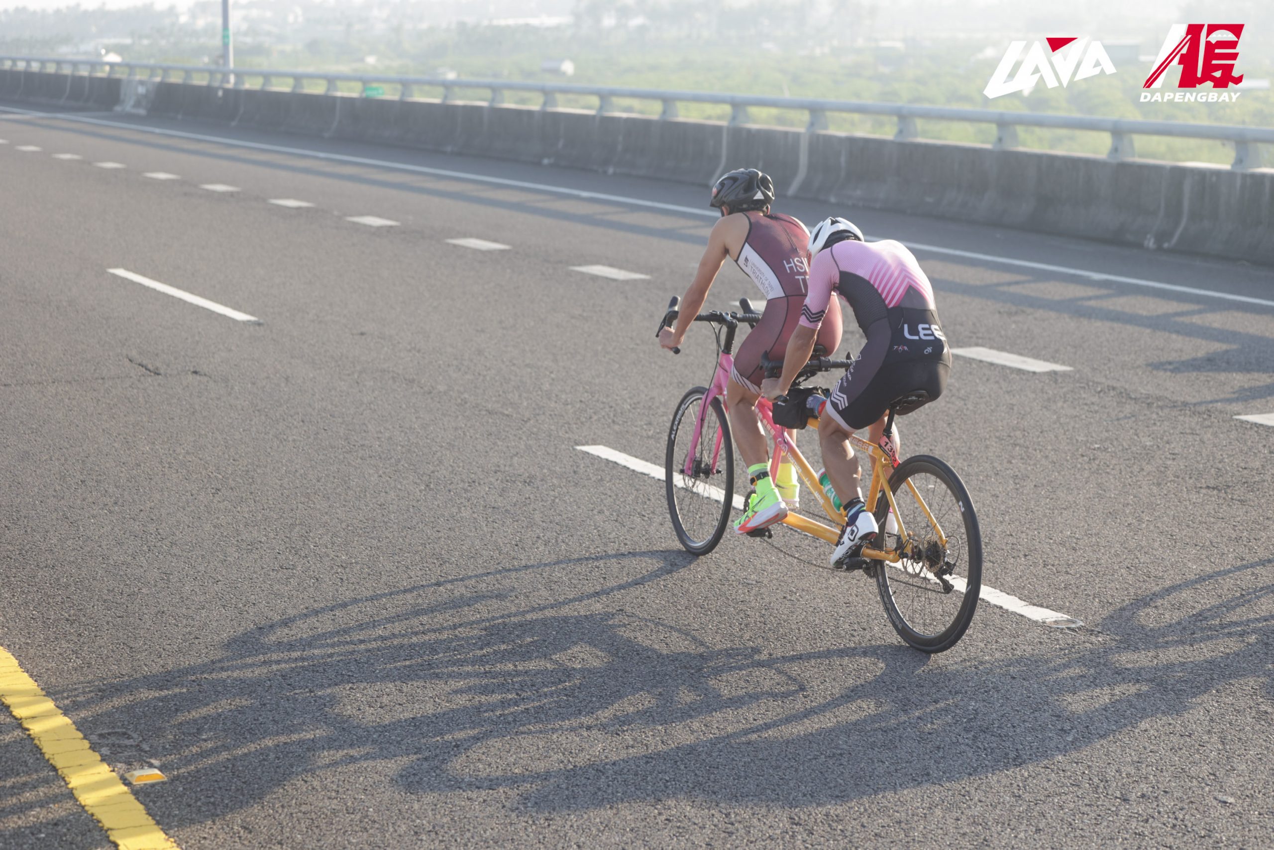 視障選手李協興與陪賽員謝祥和，一同挑戰51.5KM標鐵破三成功