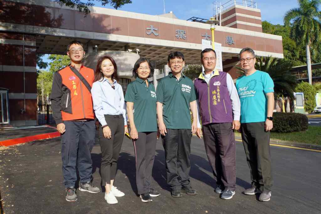 ▲大葉大學方文昌校長(右三)感謝彰化縣政府工務處推動道路改善計畫。（大葉大學提供）