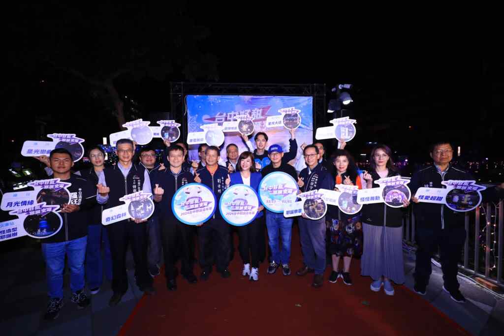 ▲2024台中耶誕嘉年華「台中好甜  耶誕來電」燈光秀首度登場。（記者廖妙茜翻攝）
