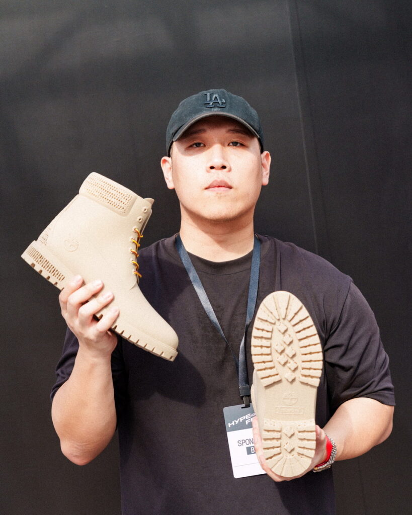 標誌黃靴小麥色及精湛工藝改變了鞋靴工業的遊戲規則