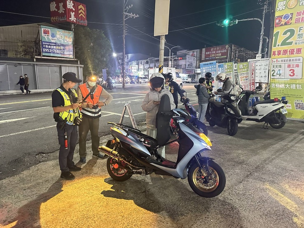 聯合掃蕩改裝車 槓上開花查獲毒品通緝犯 202 cnews204241211a02