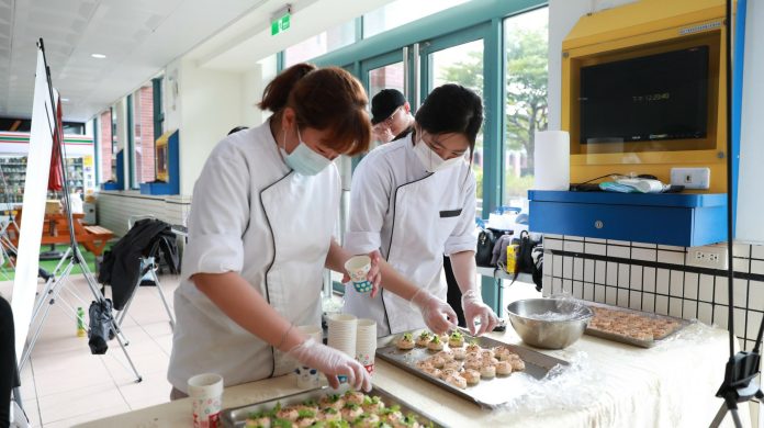 開南大學高教深耕計畫成果豐碩 激發學子創新思維與社會責任感 82 飲食生活美學,觀光餐飲系學生出國比賽,屢獲佳績 0 scaled