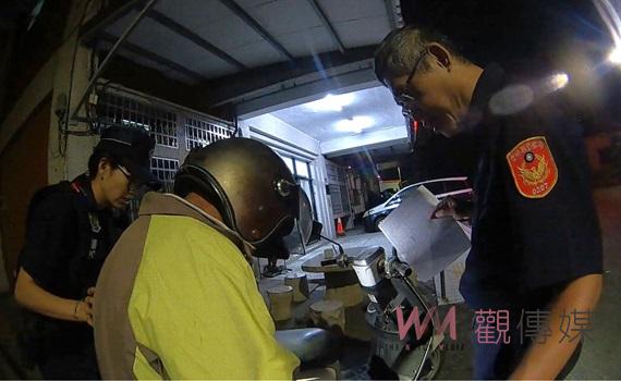 崙背警員急中伸援! 迷途七旬翁路倒獲救平安返家