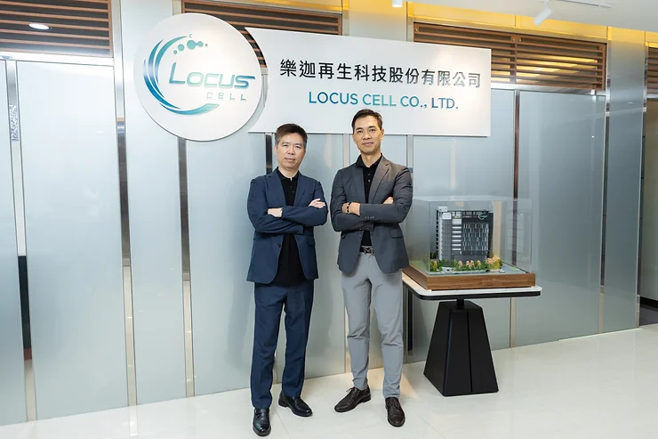 樂迦再生科技執行長張裕享(左),奧登資訊事業部總經理洪志昇(右)。
