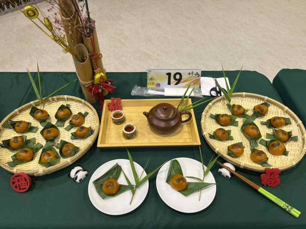 ▲推廣竹山的傳統美食「番薯包」。