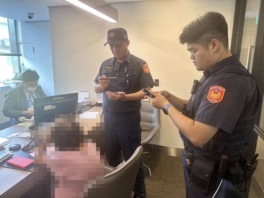 7旬婦臨櫃提領700萬元 警銀通報家人聯手阻假投資 209 cnews204241212a10