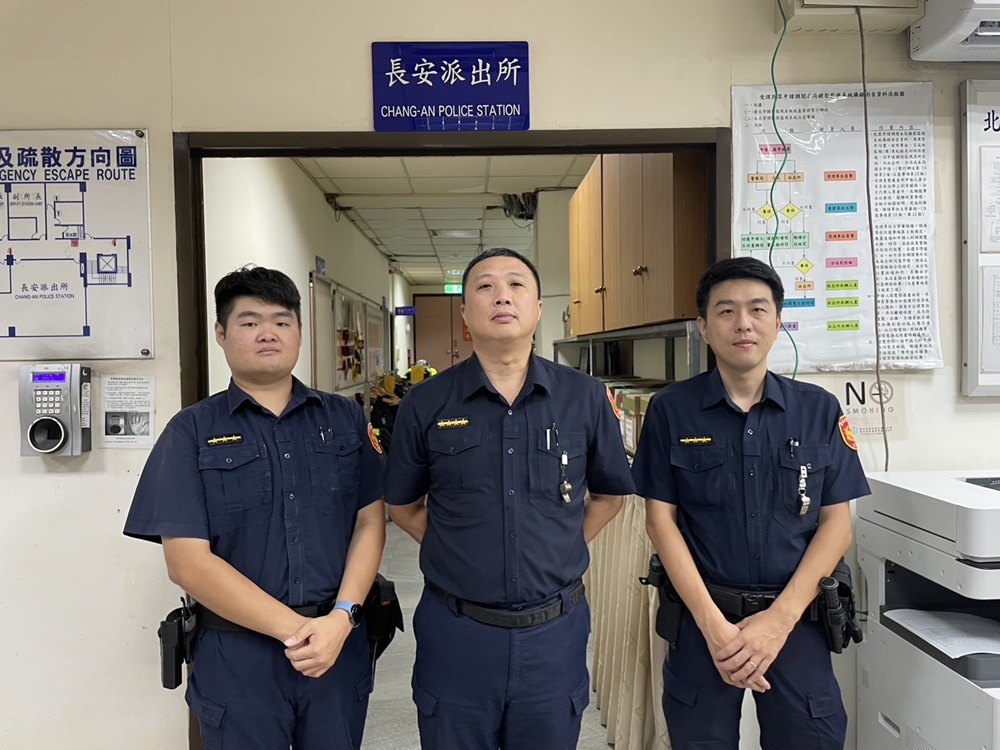 7旬婦臨櫃提領700萬元 警銀通報家人聯手阻假投資 210 cnews204241212a11