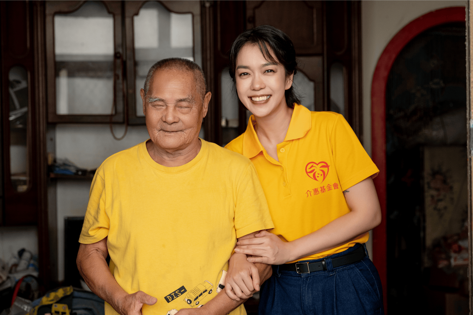 介惠基金會傳愛大使李霈瑜(大霈)探訪彰化偏鄉,邀請大家一起愛心接力。(圖/介惠基金會提供)