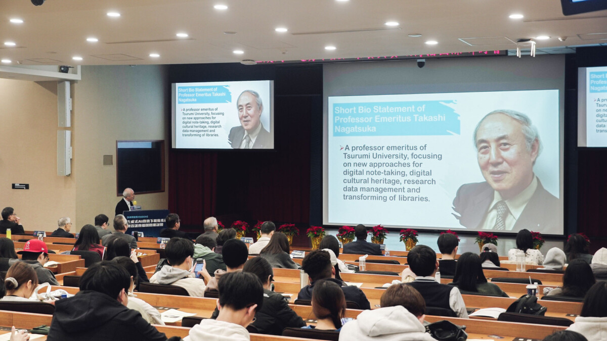 ▲日本鶴見大學名譽教授長塚隆進行專題演講。