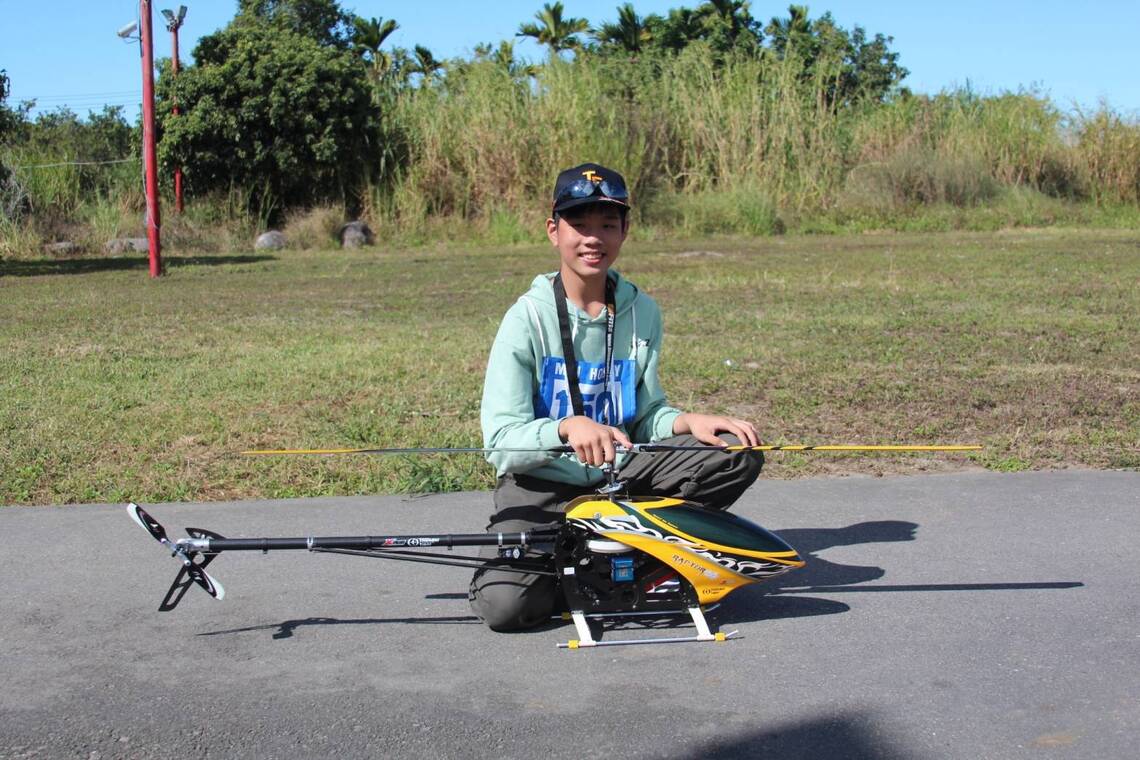 漾新聞|愛玩遙控飛機 大榮中學汽車科盧奕凱全國F3C乙組奪冠