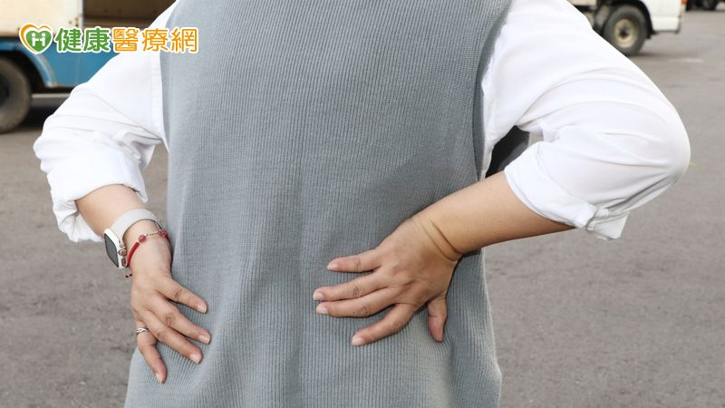 腰痠背痛是警訊! 手術定位+神經監測順利為55歲女移除脊髓內腫瘤