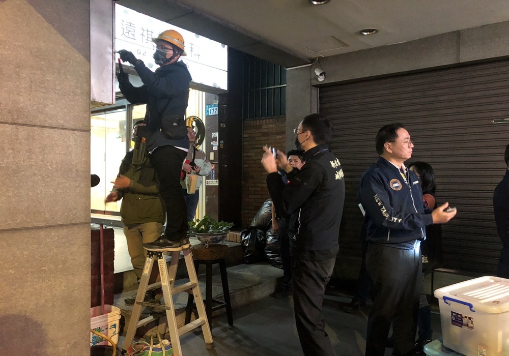 新北市府鐵腕掃色情 養生館遭稽查小組強制斷水電 218 248241213a11
