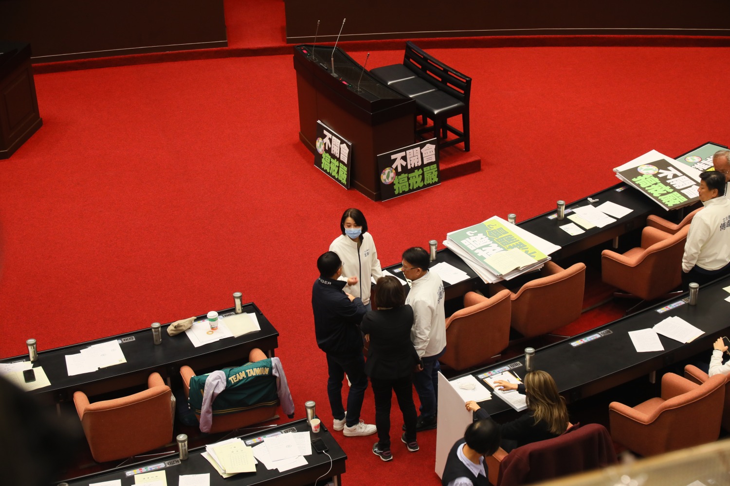 王鴻薇表示,推動選罷法修法主要是為了完善選舉制度,落實連署身份證影本查核程序,目前民調多數支持修法。(記者包克明 攝)
