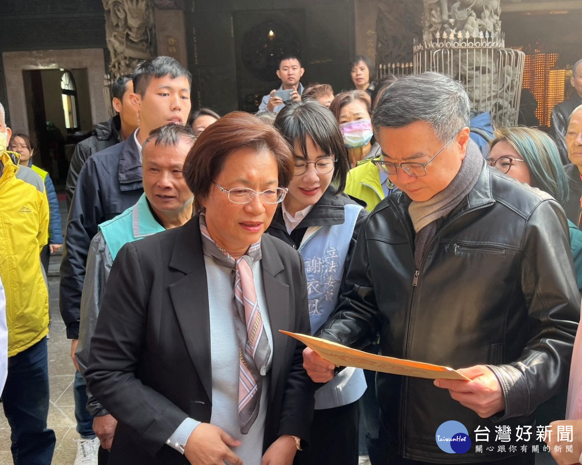 卓揆福安宮參香祈福,王惠美爭取重大建設。圖/彰化縣政府提供