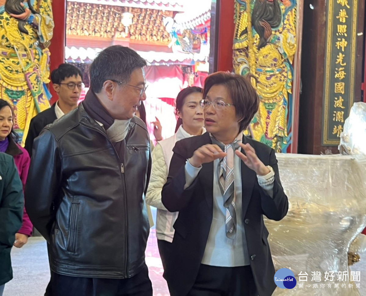 卓揆福安宮參香祈福,王惠美爭取重大建設。圖/彰化縣政府提供