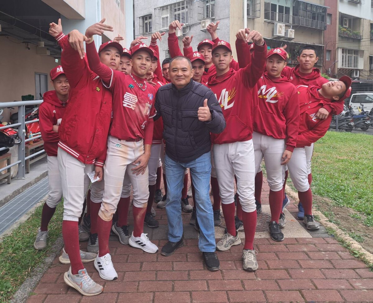 雲林縣代表隊韓青山領隊在推動家鄉的棒球運動是不於餘力。(圖)記者郭晉嘉拍攝。