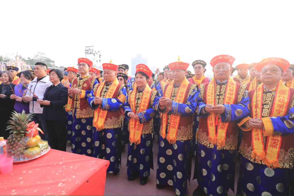 ▲市長盧秀燕出席開香祈福。（記者廖妙茜翻攝）