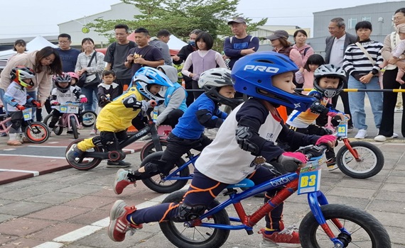 高市府推廣全民運動結合大樹區在地觀光  辦理波力Poli健跑暨滑步車活動